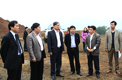Lãnh đạo tỉnh kiểm tra và động viên sản xuất công nghiệp tại huyện Phú Lương